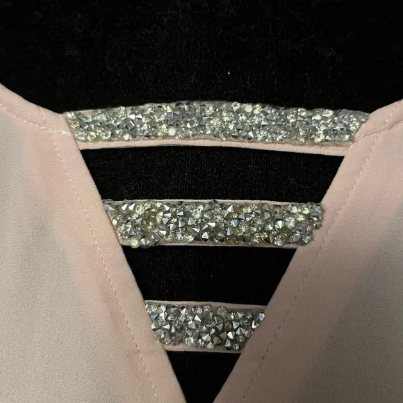 JUICY COUTURE CRAZY CUTE LIGHT PINK WITH GEMS ASYMMETRICAL HEM LONG SLEEVE TOP - Picture 3 of 9